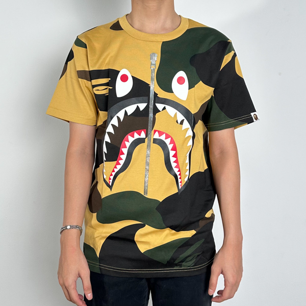 A Bathing Ape Kaos BAPE SHARK WGM OUTLINE WHITE FULL CAMO YELLOW SS25 TSHIRT 100% ORIGINAL