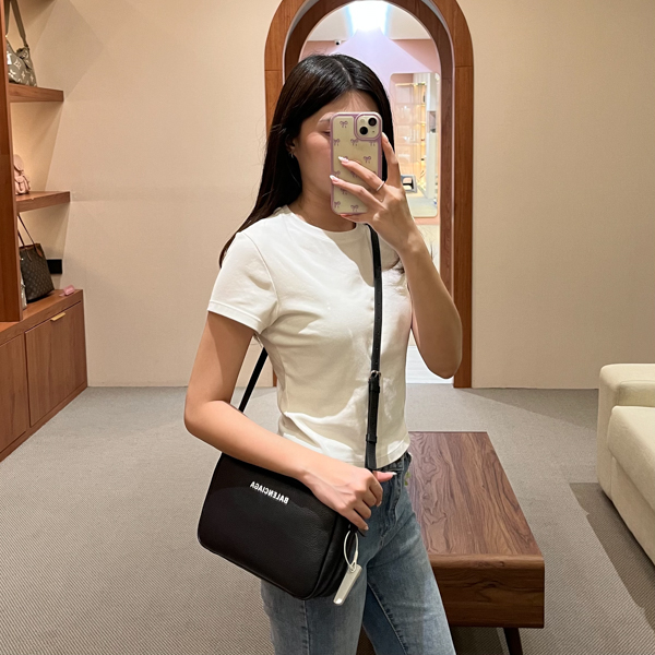 BALENCIAGA Tas BALENCIAGA TEXT WHITE BLACK SHOULDER BAG 100% ORIGINAL