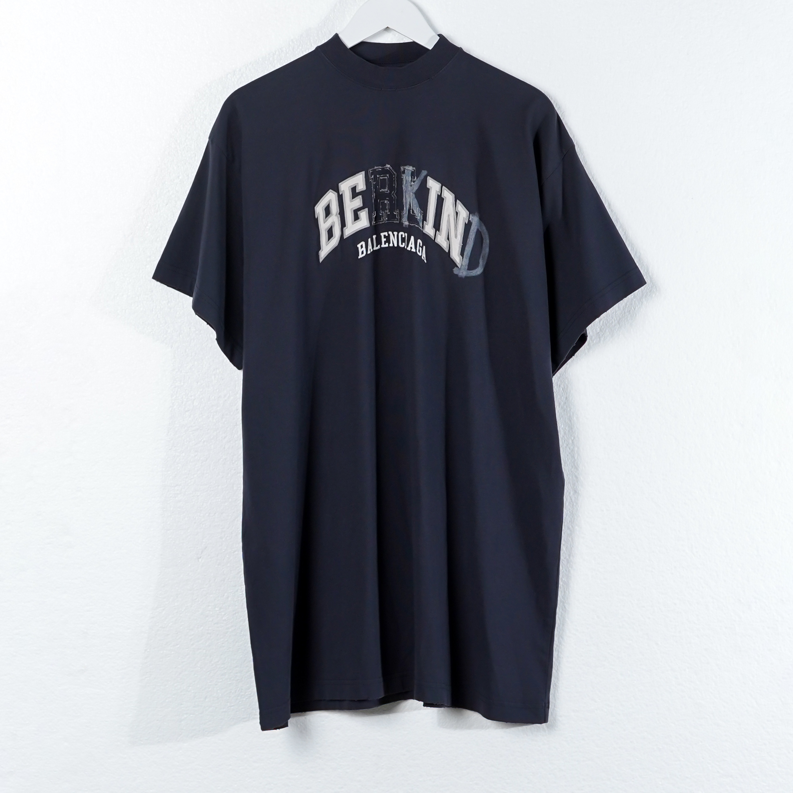 BALENCIAGA Kaos BALENCIAGA BE KIND LOGO BLACK TSHIRT 100% ORIGINAL