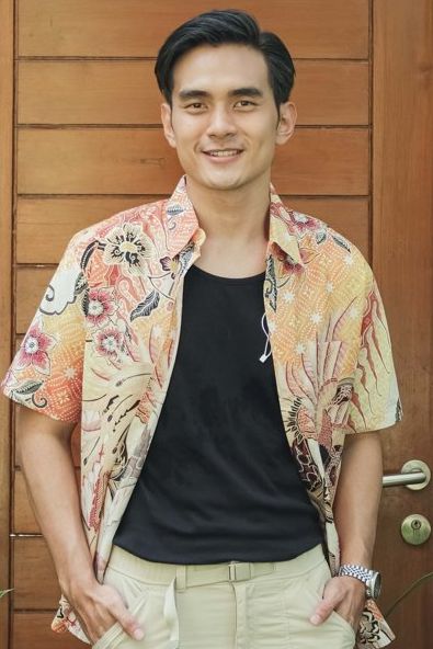 Batik Adyatma Sakha Orange Kemeja Pria  Pendek Slim Fit Digital Print