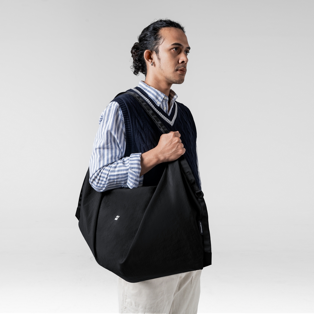 Bodypack Audagami 1.1 Tasuki Bag Tas Selempang Travel Kerja Kuliah Ringan Stylish 35L - Hitam