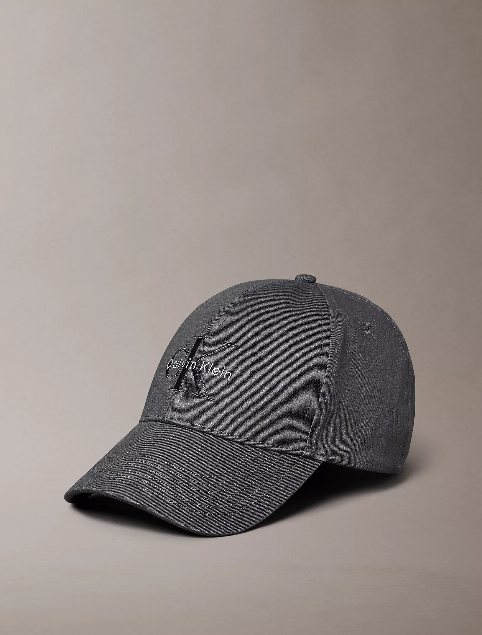Calvin Klein - Embroidered Monologo Baseball Cap