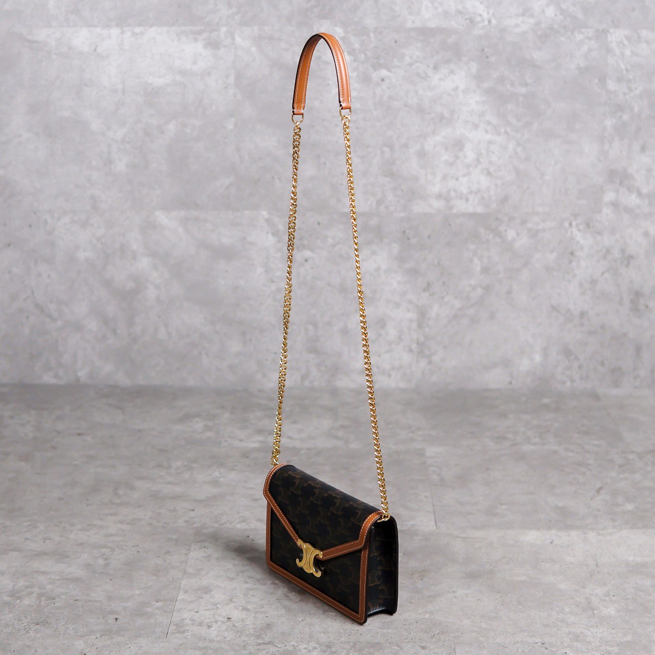 CELINE Tas CELINE TRIOMPHE BLACK TAN WOC WALLET ON CHAIN BAG 100% ORIGINAL