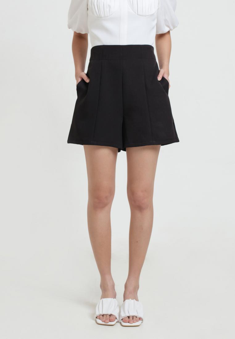 Cloth Inc Poise Basic Shorts in Black