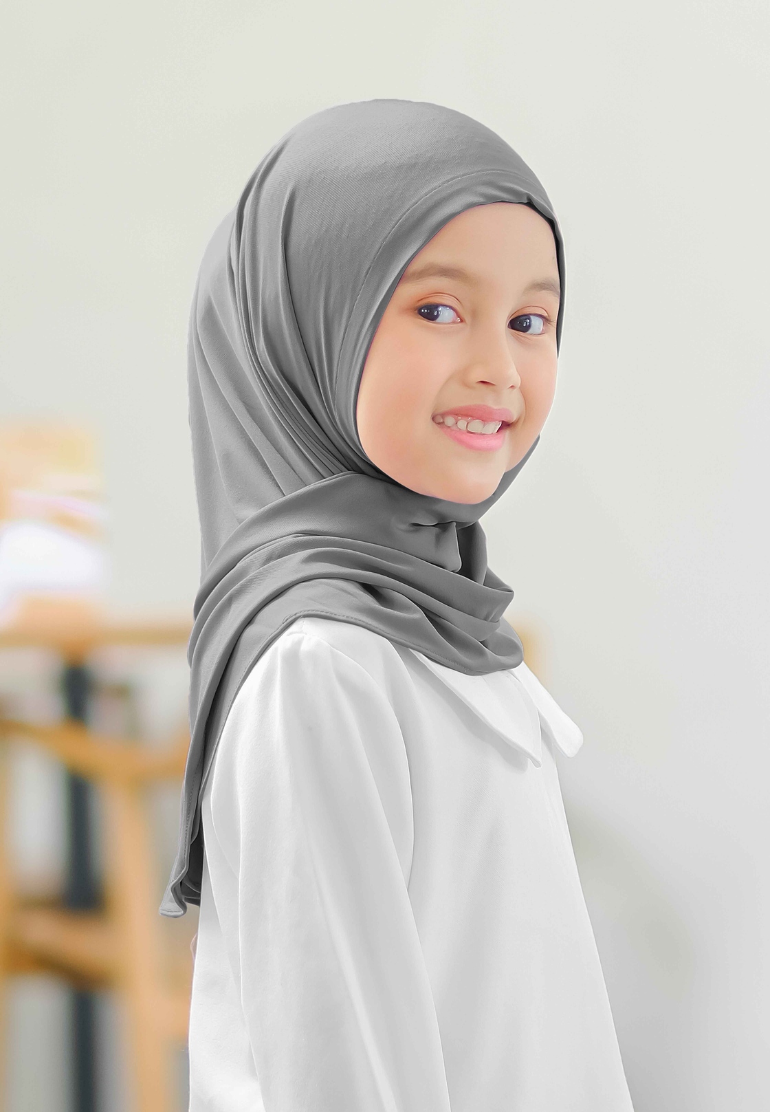 Cotton Bee - Cyra Bergo Kancing | Hijab Instan Anak - Gloomy Grey - S, M dan L