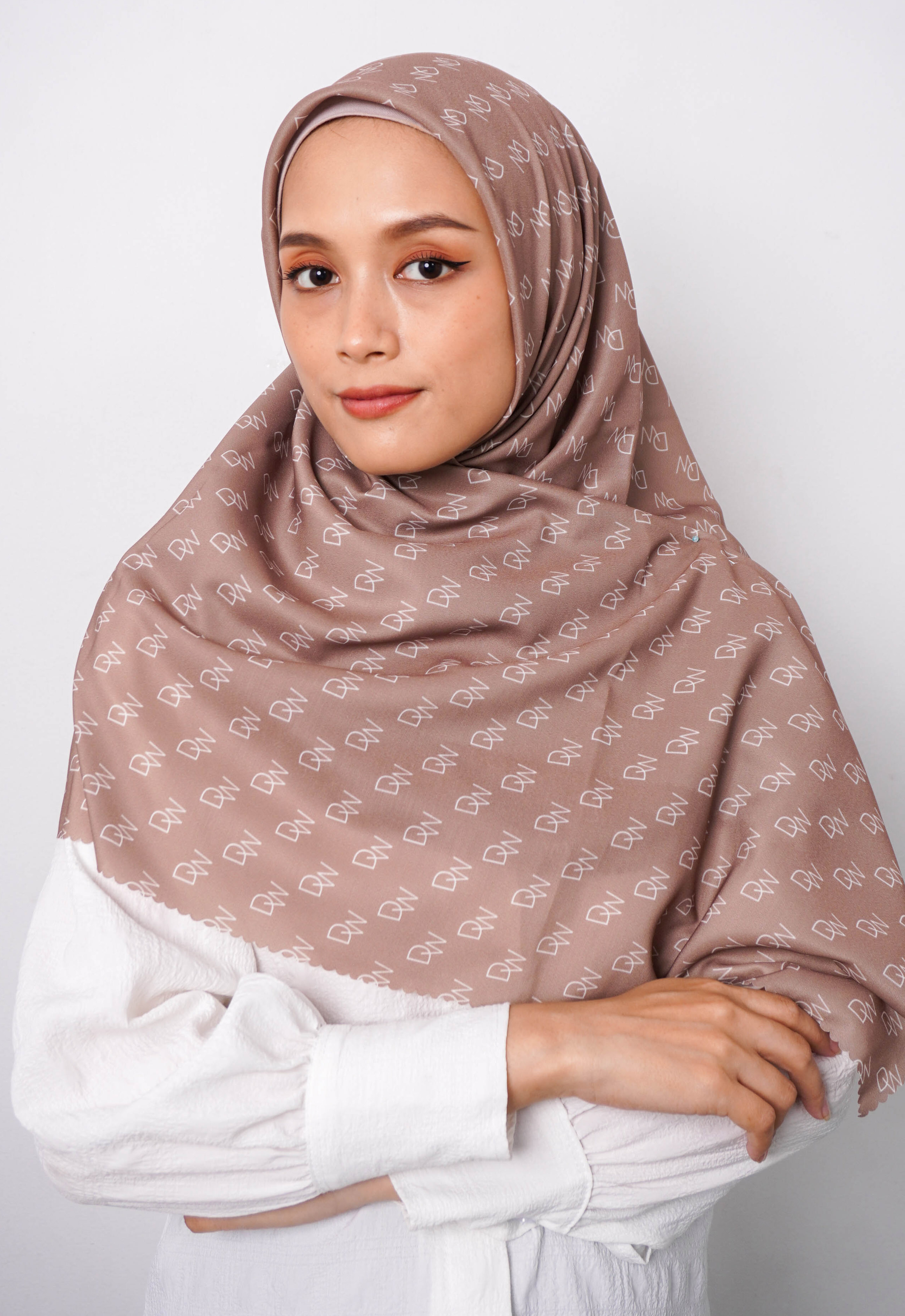 DAW Project WK063 Kerudung Segi Empat Warna Taupe Hijab Motif Premium Anti Mleyot Anti Kusut Anti Le
