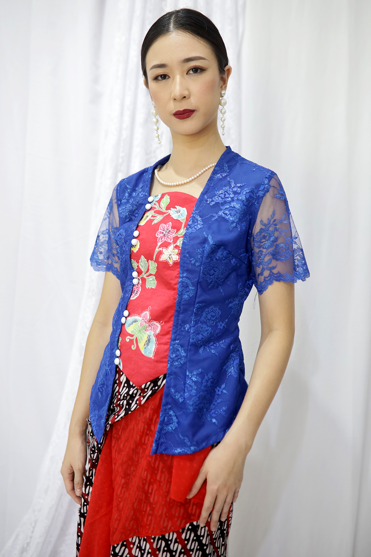 DhieVine Batik Sinok Encim Merah Biru Kebaya Brokat Batik