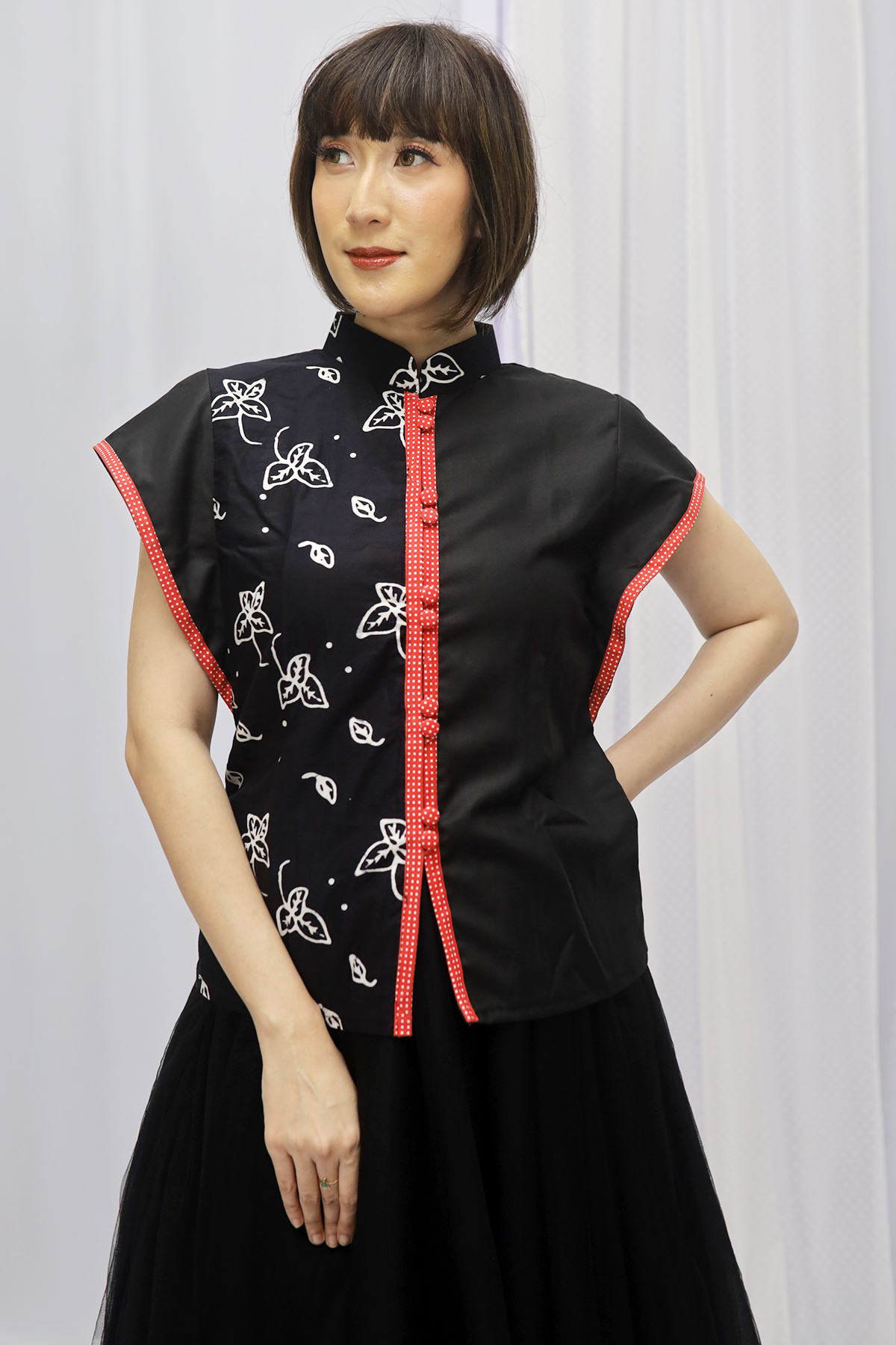 DhieVine Batik Iswara Cengkeh Monokrom Batik Blouse