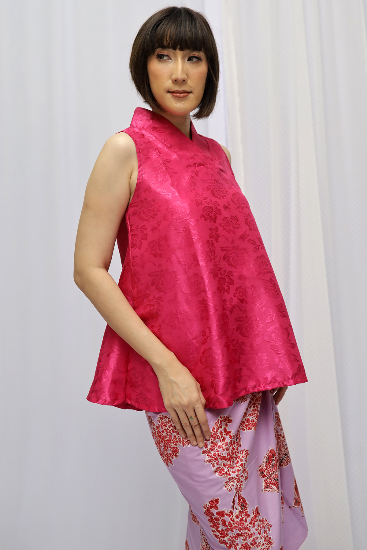 DhieVine Batik Sasmaya Nila Putih Kebaya