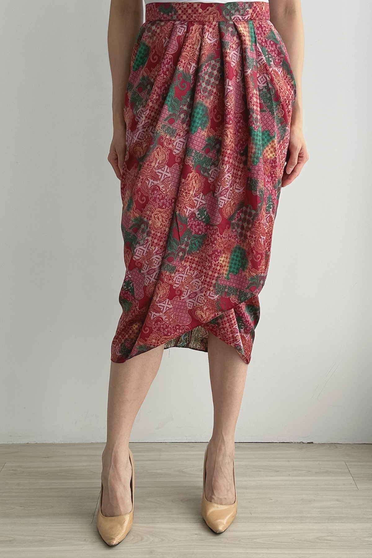 DhieVine Batik Hiranya Jarik Merah Batik Skirt