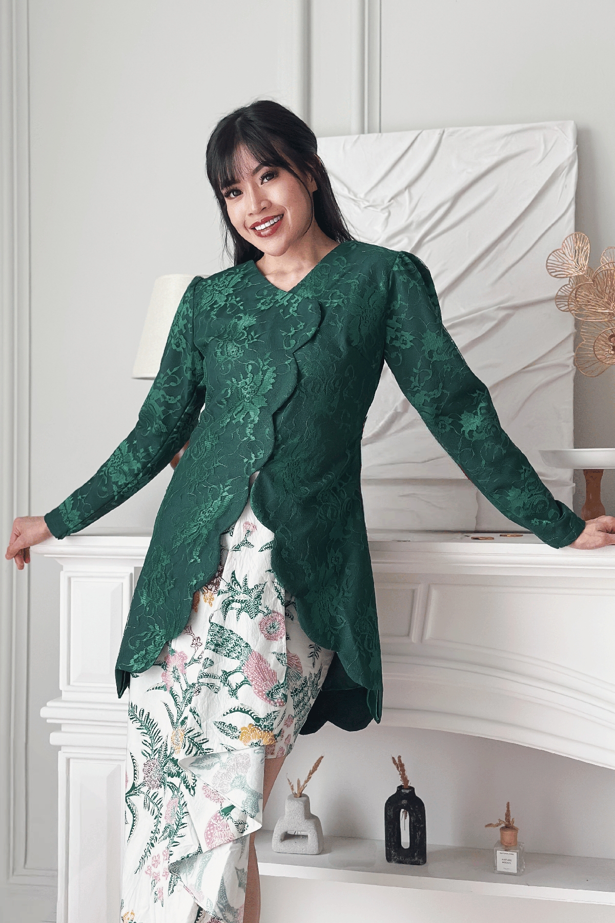 DhieVine Batik Danur Ayu Scallop Emerald Kebaya