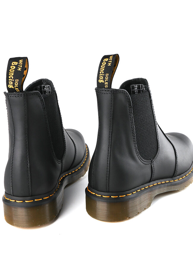 dr martens airwair chelsea boots