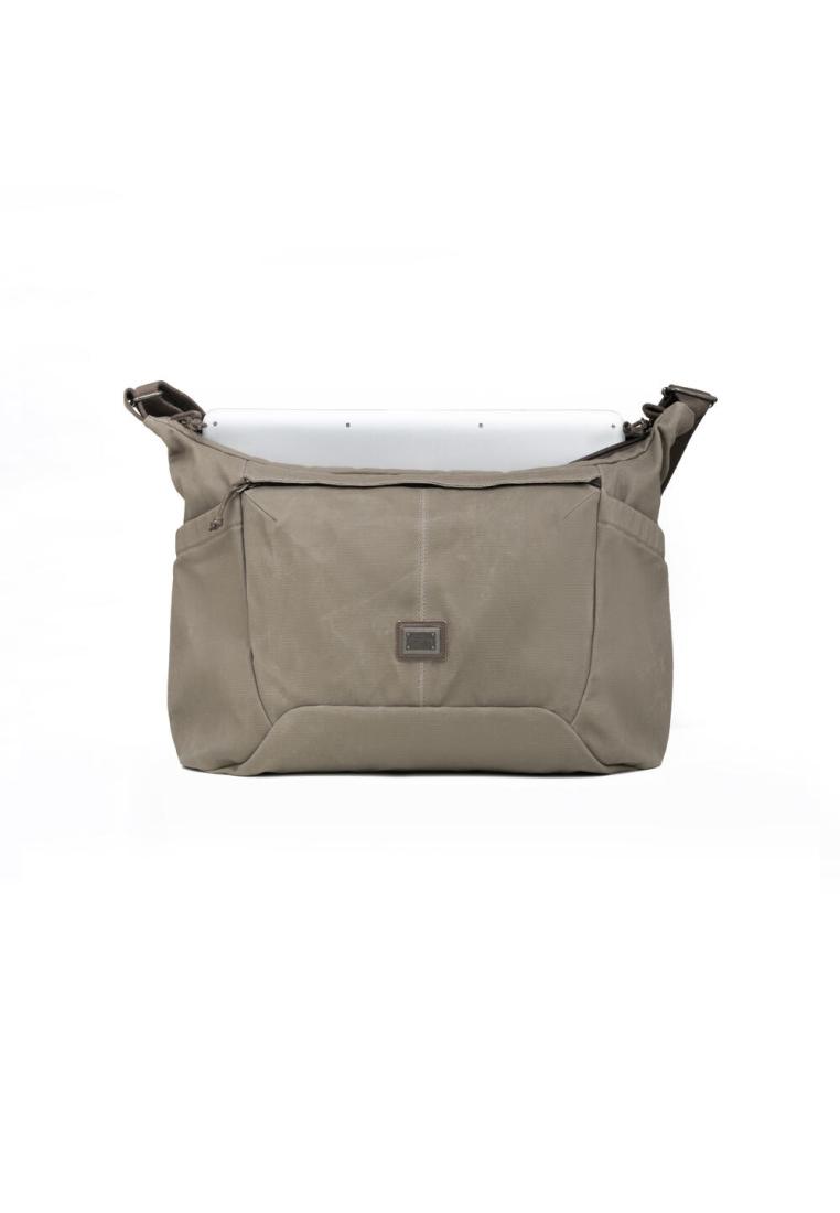 Eiger Pyonire LP Messenger 15L Laptop Shoulder Bag