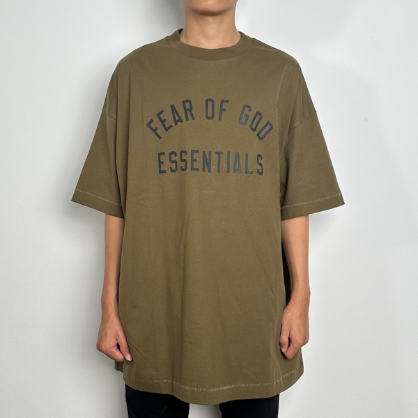 ESSENTIALS Kaos ESSENTIALS FEAR OF GOD EXCLUSIVE OLIVE TSHIRT 100% ORIGINAL