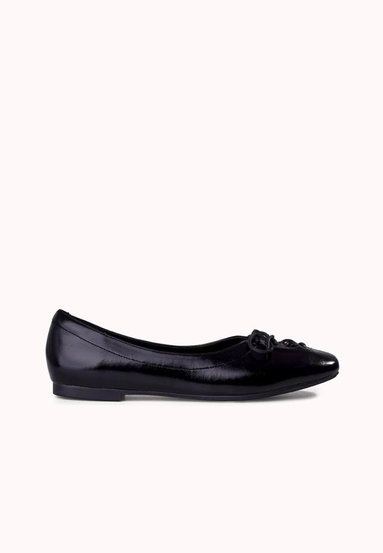 EVB* VALET (Black) - Women's Flat Shoes