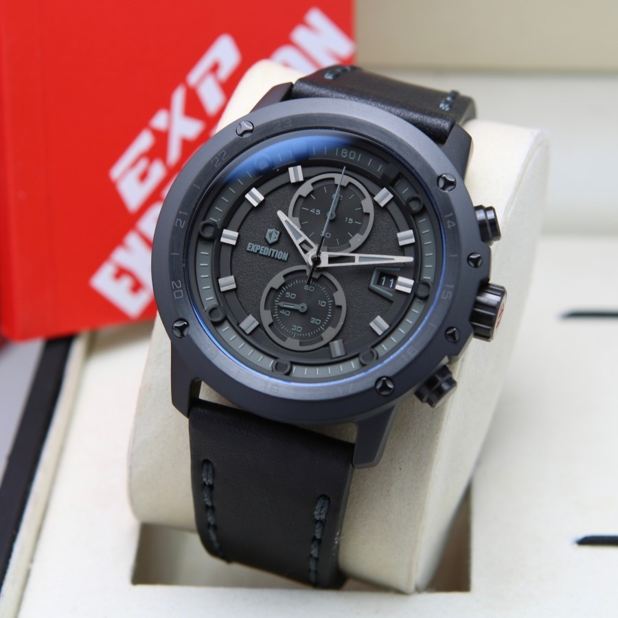 Expedition 6820 hitam cowok