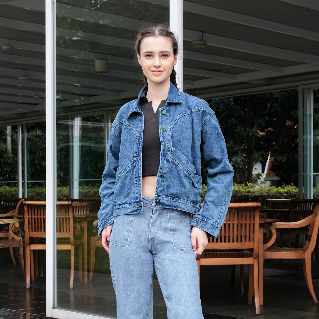 Fitwear - Jaket Jeans Croptop Oversize Wanita PEVITA SLANTED POCKET SNOW - SNOW BLUE DENIM