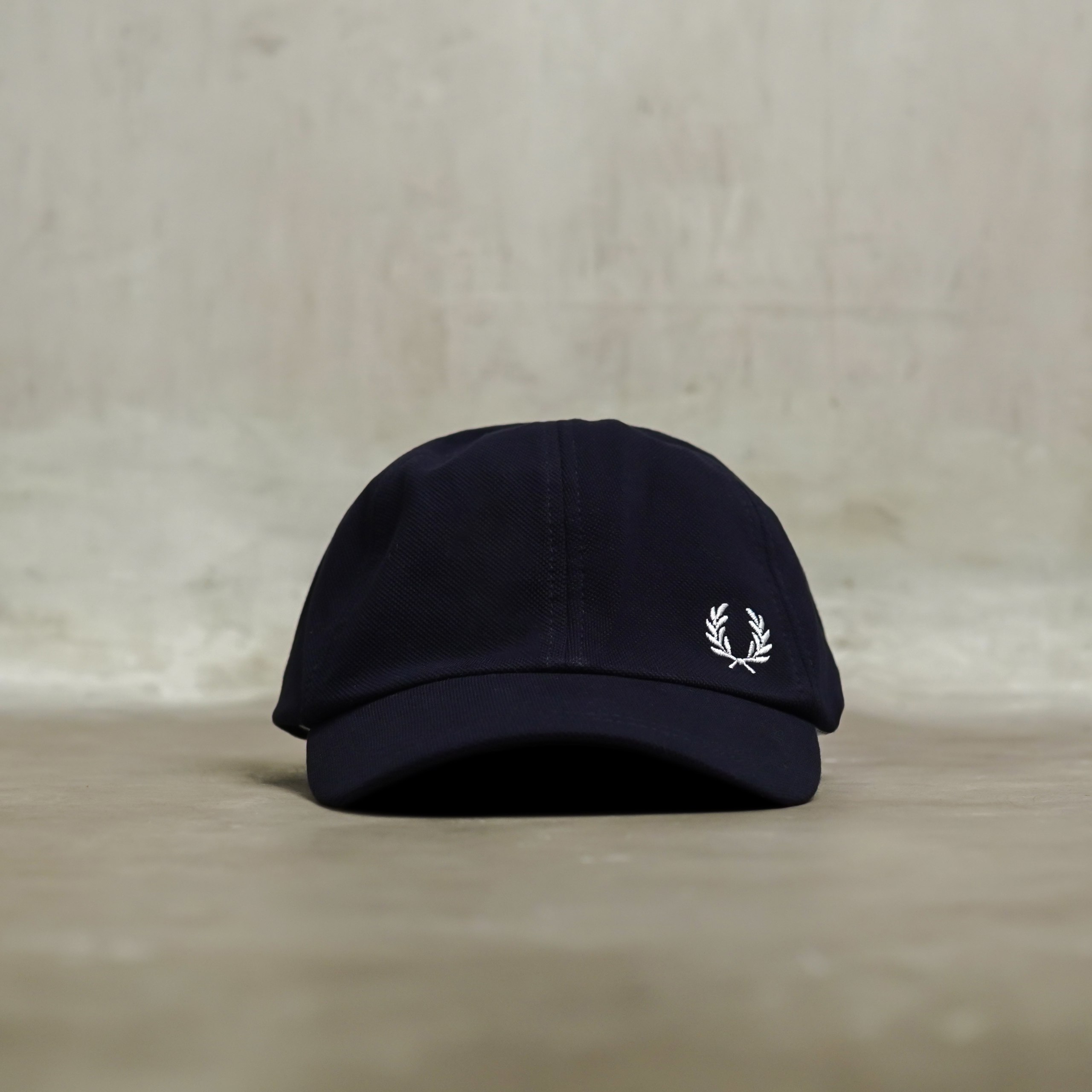 FRED PERRY Topi FRED PERRY LOGO NAVY CAP - OS ADJUSTABLE 100% ORIGINAL