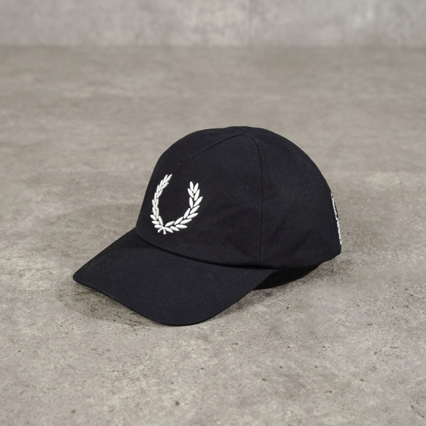 Fred Perry Topi FRED PERRY LOGO BIG WHITE BLACK CAP 100% ORIGINAL - OS ADJUST