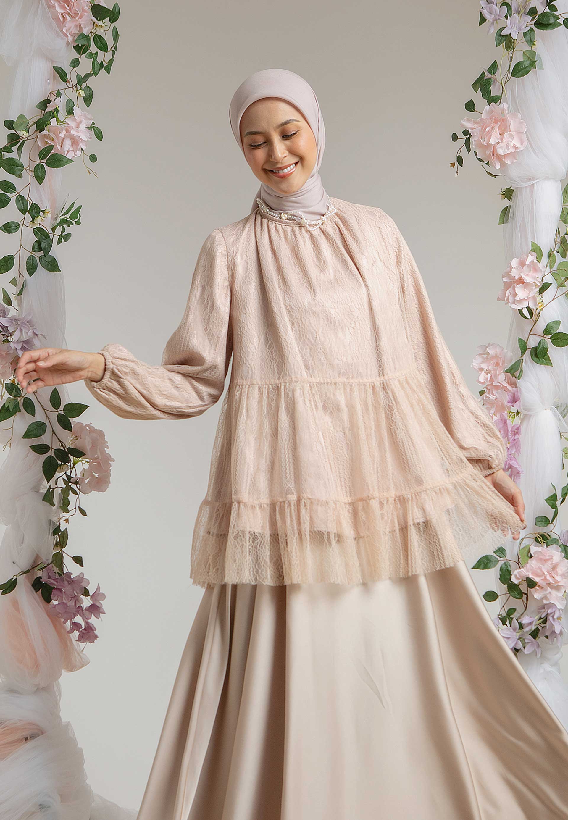 HijabChic Ariella Cream Top - Baju Blouse Lebaran Brukat Bunga Elegan Tulle Layer Furing Layer Kerut