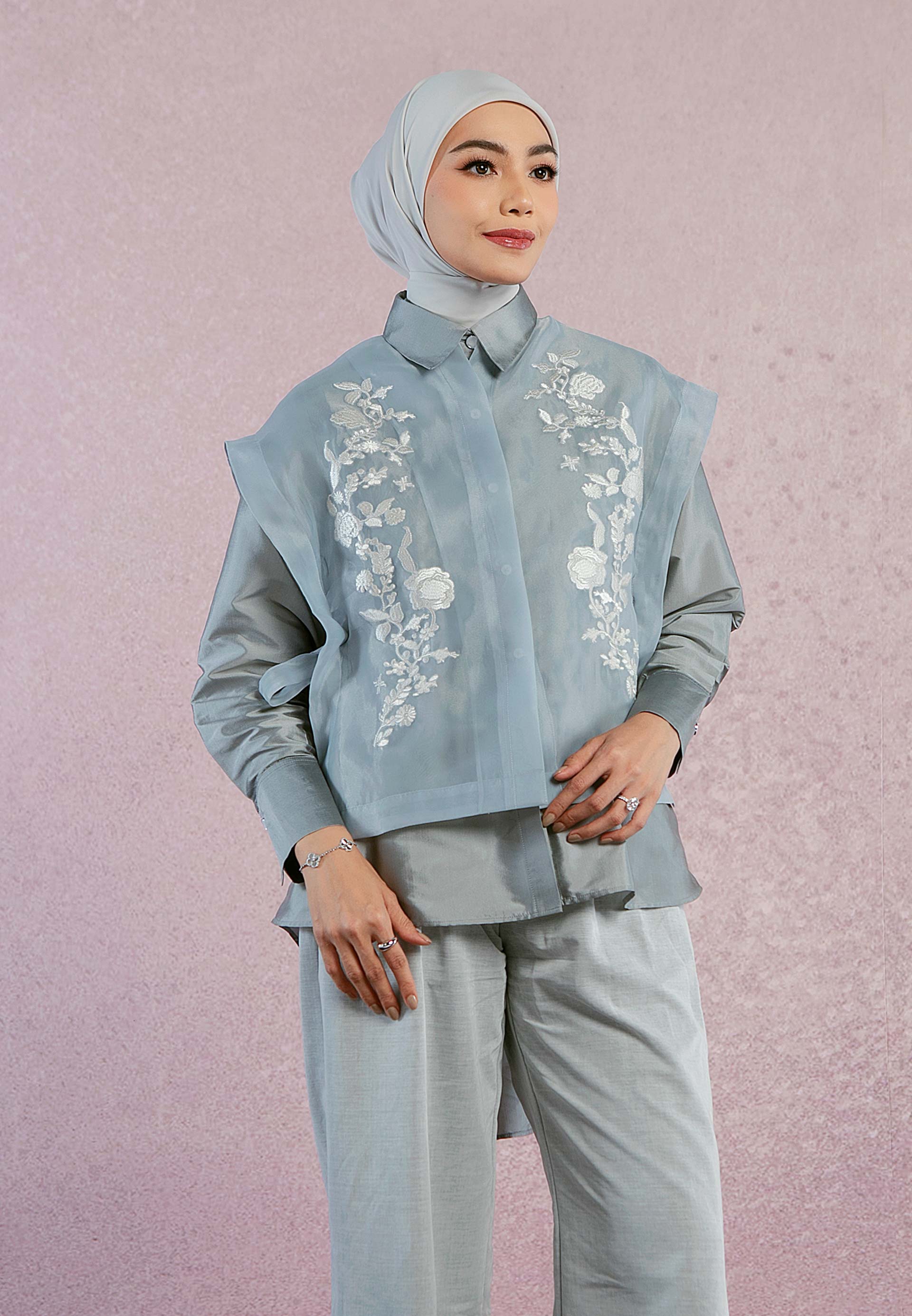 HijabChic x Tiqasya Jane Storm Grey Outerwear - Outer Lebaran Sarimbit Organza Premium Bordir Bunga 