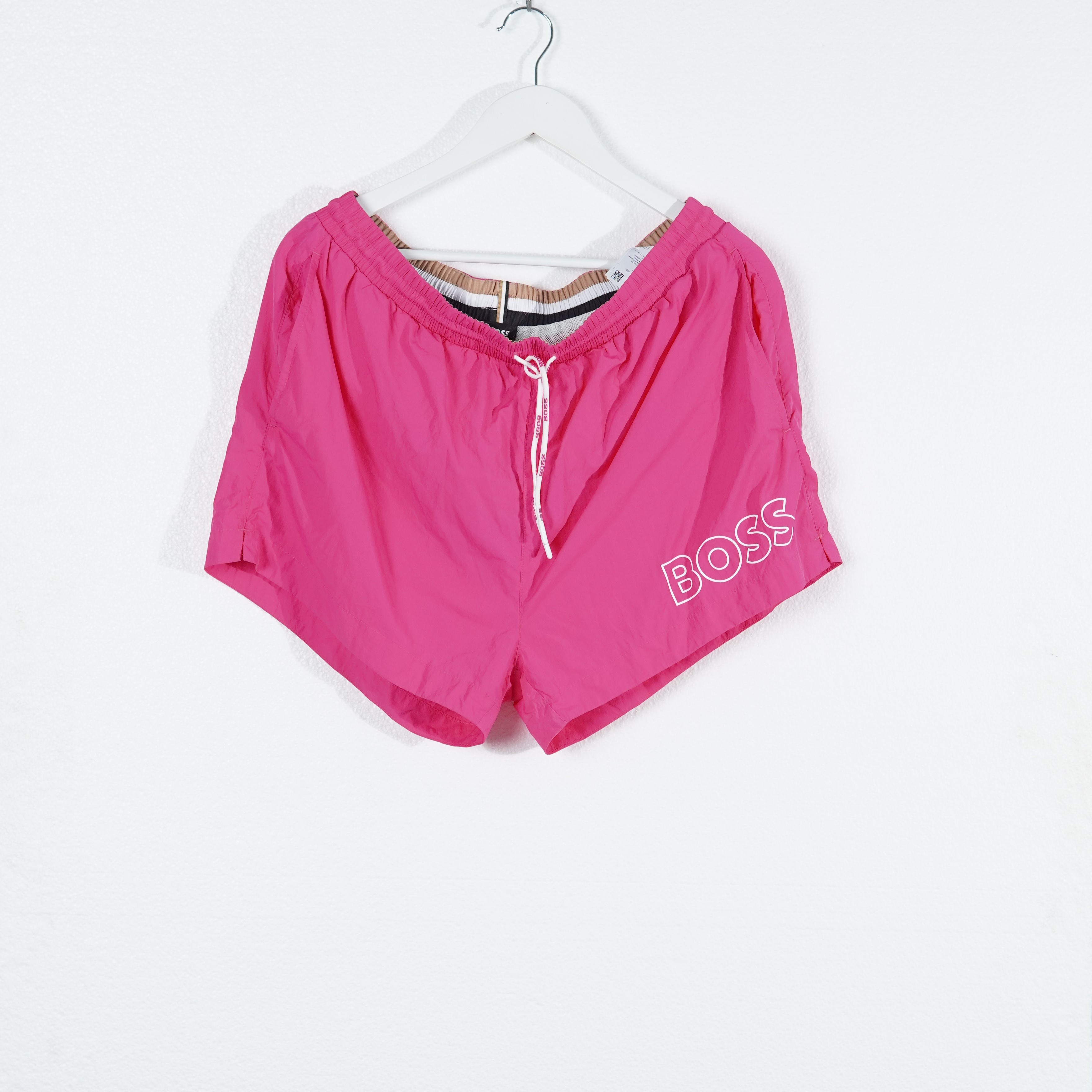 Hugo Boss Celana HUGO BOSS MOONEYE OUTLINE TEXT SIDE WHITE PINK FUCHSIA SHORT PANTS 100% ORIGINAL