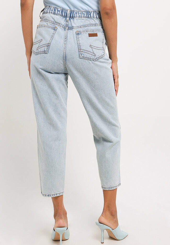 Jual Boyfriend Jeans Hush Puppies 