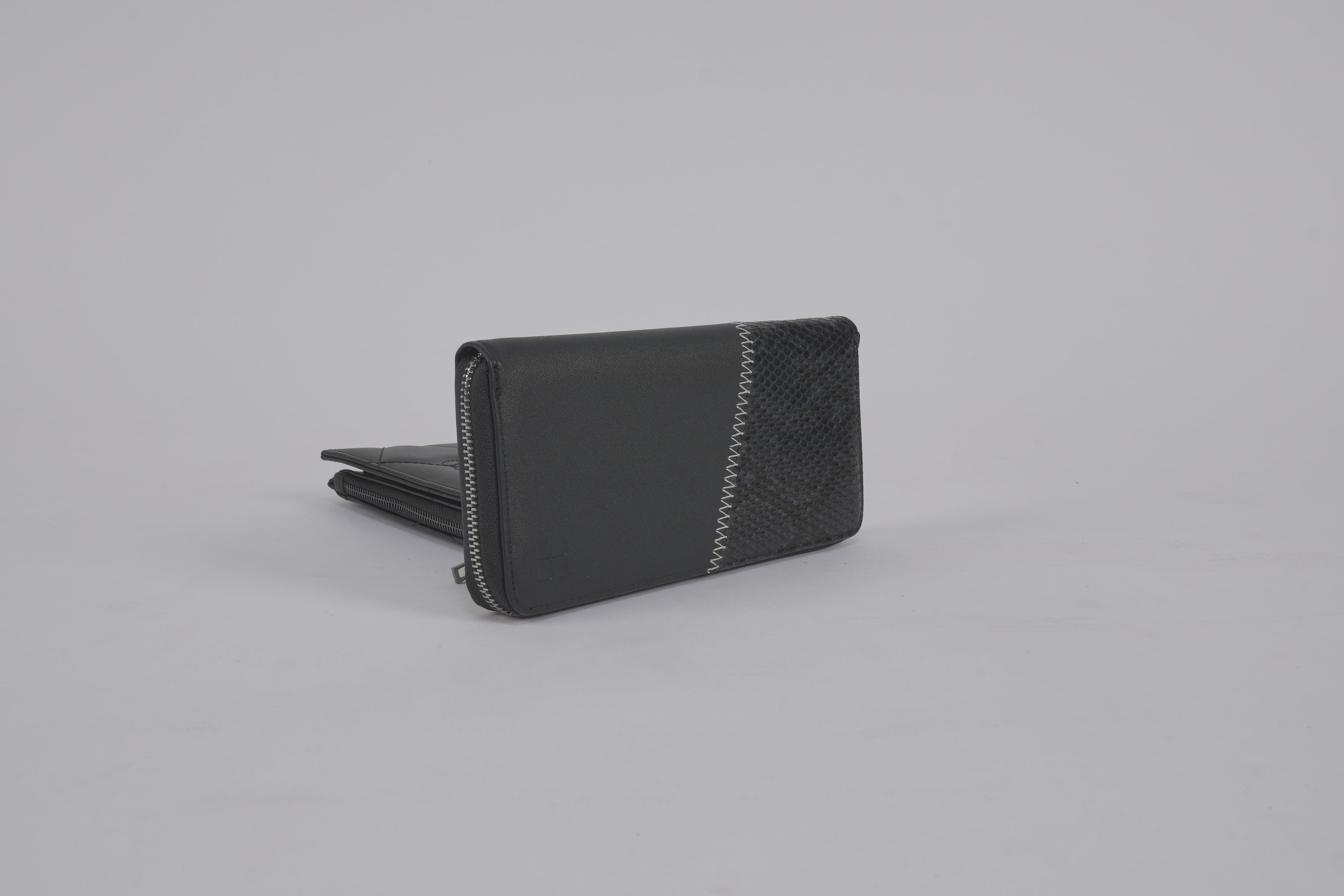 Insight Dompet Panjang Duality Ladies Wallet Long Black Planet Surf