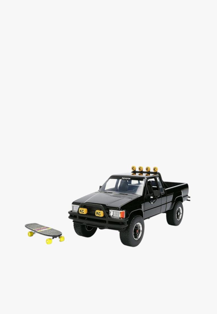 Jada Toys HWR BTTF: Marty's Skateboard w/ 1985 Toyota SR5 Pickup Truck