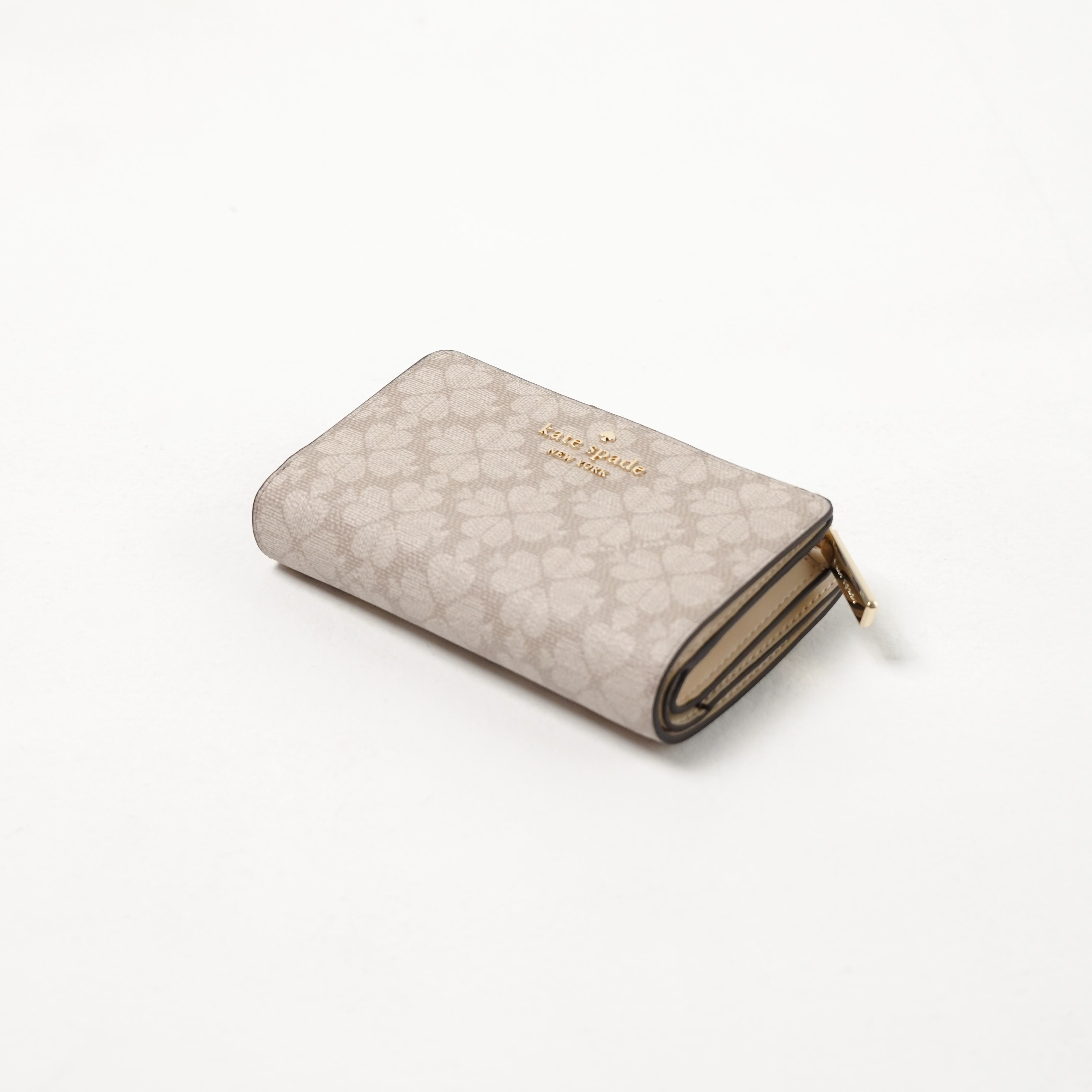 Kate Spade Dompet KATE SPADE JACQUARD MONOGRAM BEIGE MED FLAP BIFOLD WALLET 100% ORIGINAL