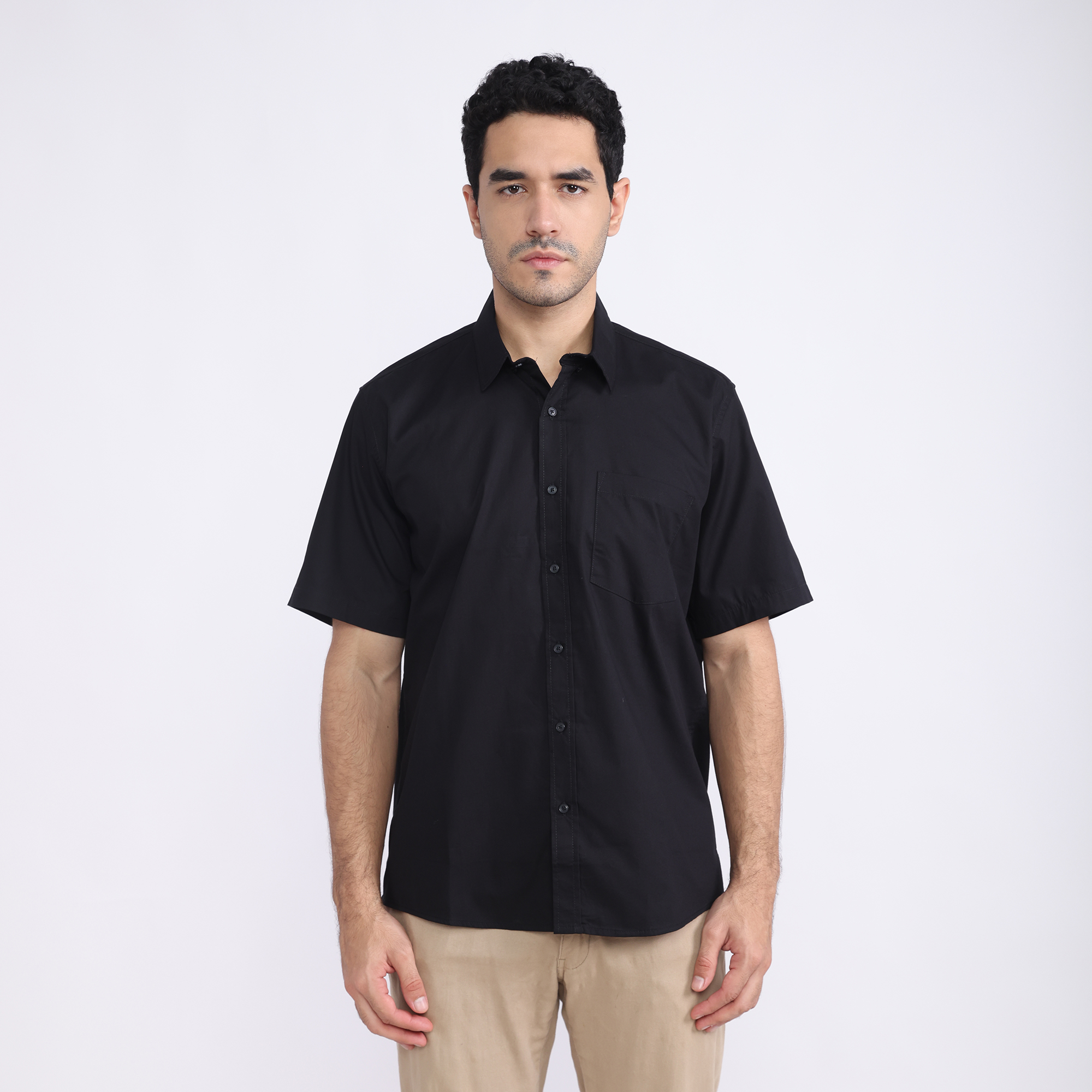 LARUSSO Kemeja Poplin Slim Fit Pria Lengan Pendek - Black