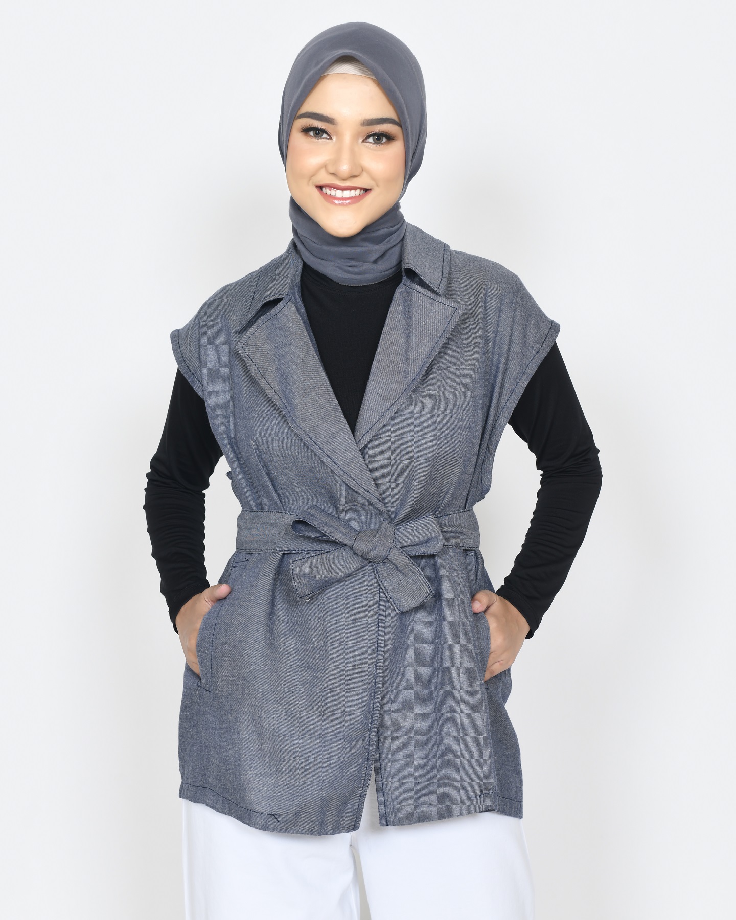 LEZAHRASIGNATURE Vest Tasya