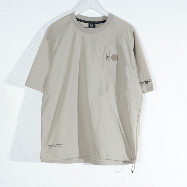 LIFEWORK Kaos LIFE WORK METAL LOGO ZIP POCKET BEIGE TSHIRT 100% ORIGINAL