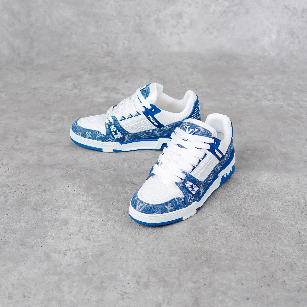 Louis Vuitton Sepatu LOUIS VUITTON LV TRAINER MONOGRAM BLUE WHITE SNEAKER 100% ORIGINAL