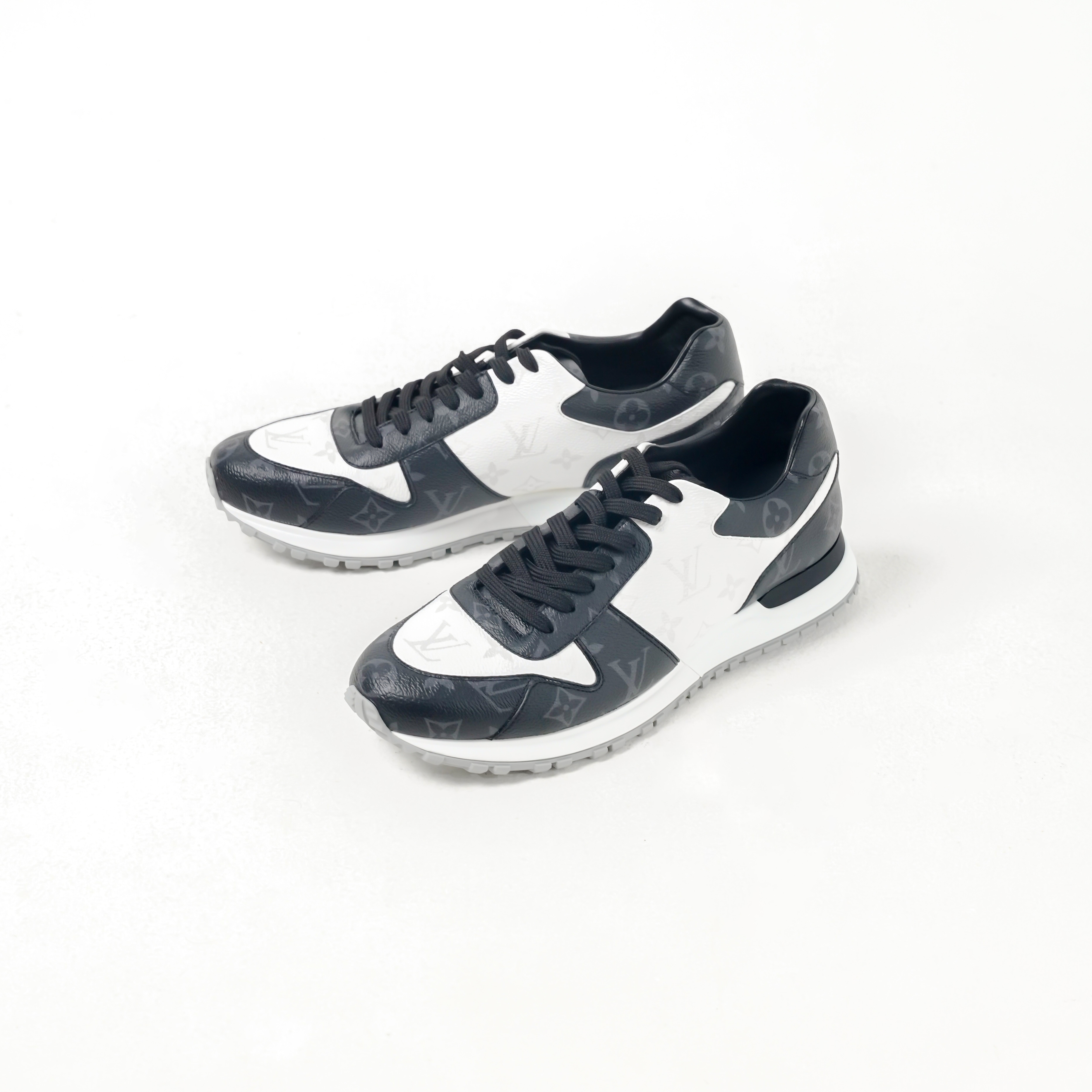 Louis Vuitton Sepatu LOUIS VUITTON LV RUN AWAY ECLIPSE WHITE BLACK SNEAKER 100% ORIGINAL