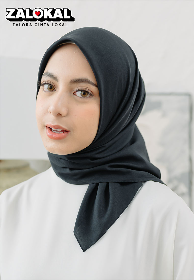 Lozy Hijab Hana Voal (Hijab Voal Segiempat Polos) Black