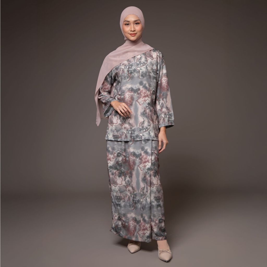 Lozy Hijab Serena Tunik One Set Ruby Charcoal