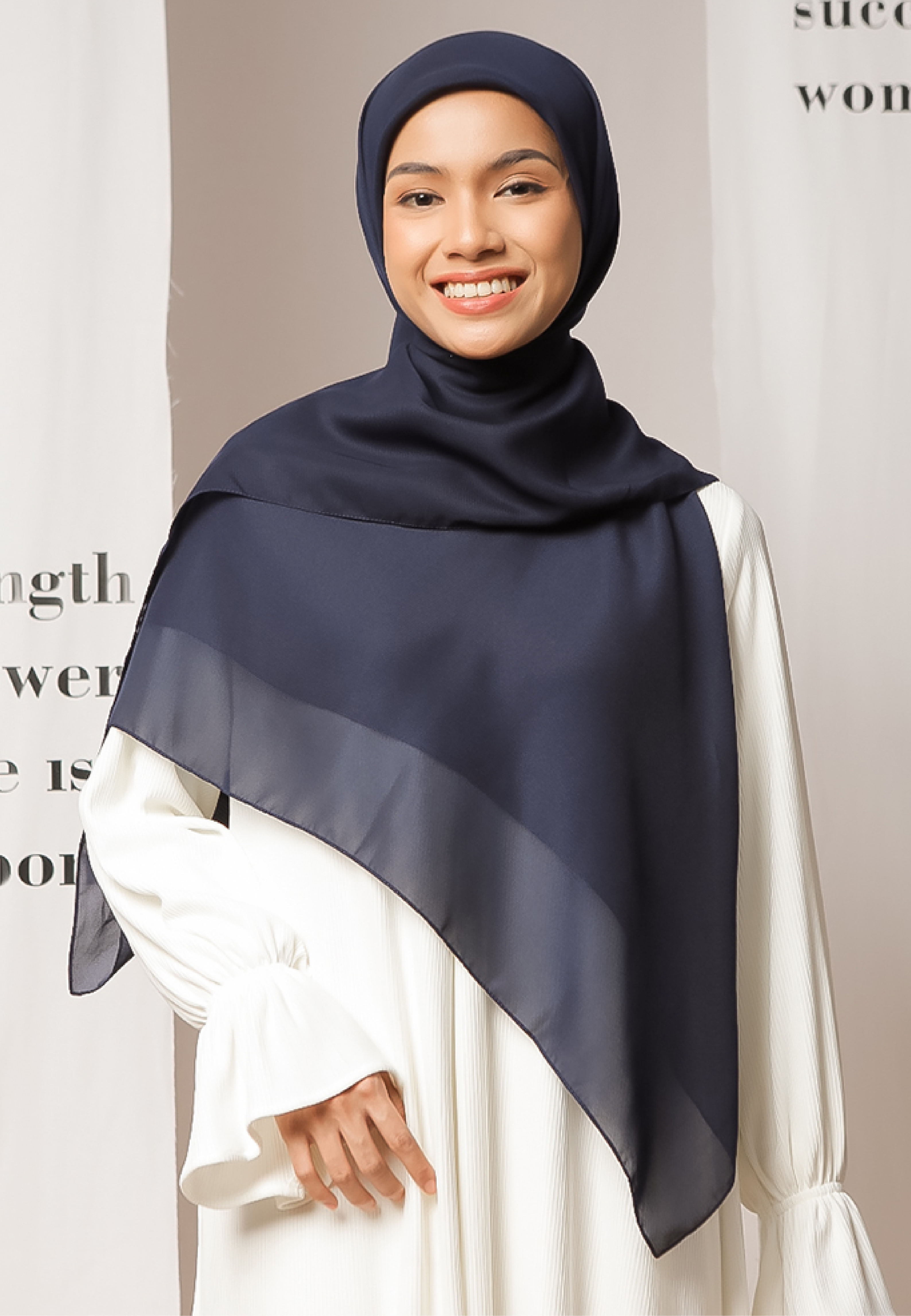 Lozy Hijab Polly Cotton Square Syari Navy (Hijab Segiempat Bella Square)