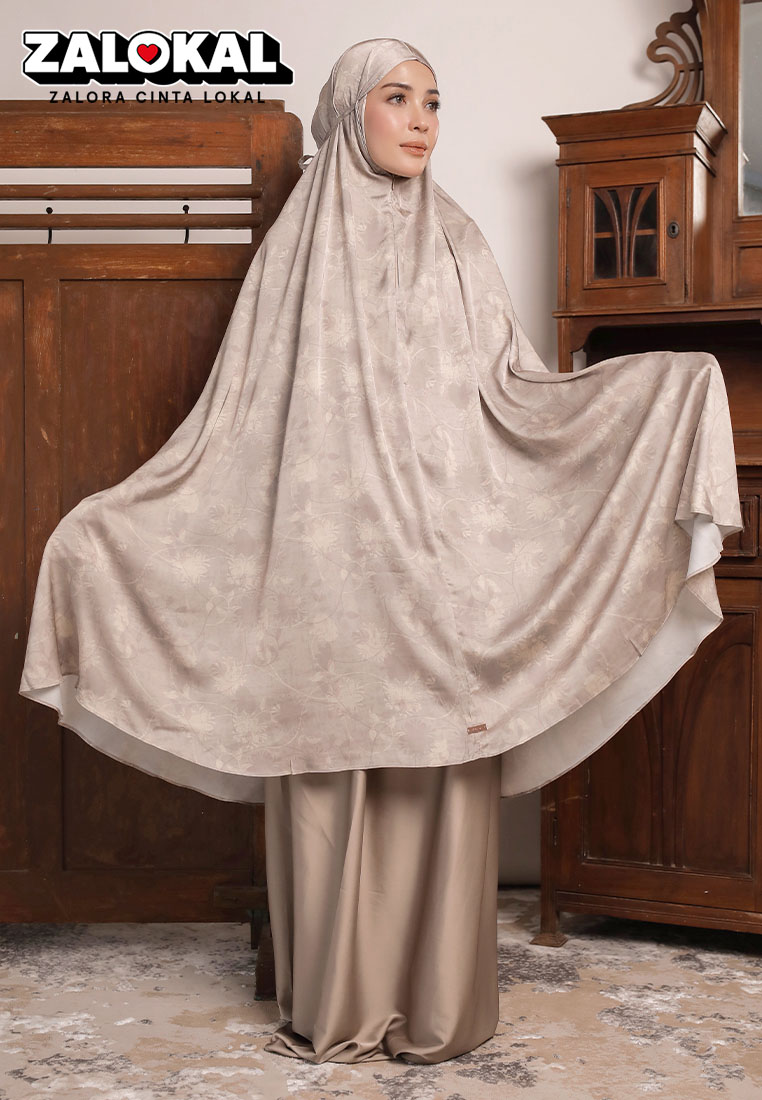 Lozy Hijab Lesti Prayer Set in Rustic Tulip + Pouch (Lozy x Lesti Kejora)