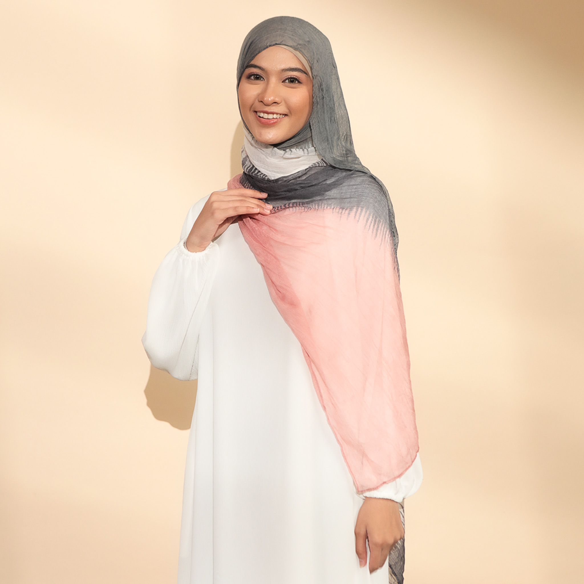 Lozy Hijab Oubre Shawl Viscose Crincle Gradasi Sienna