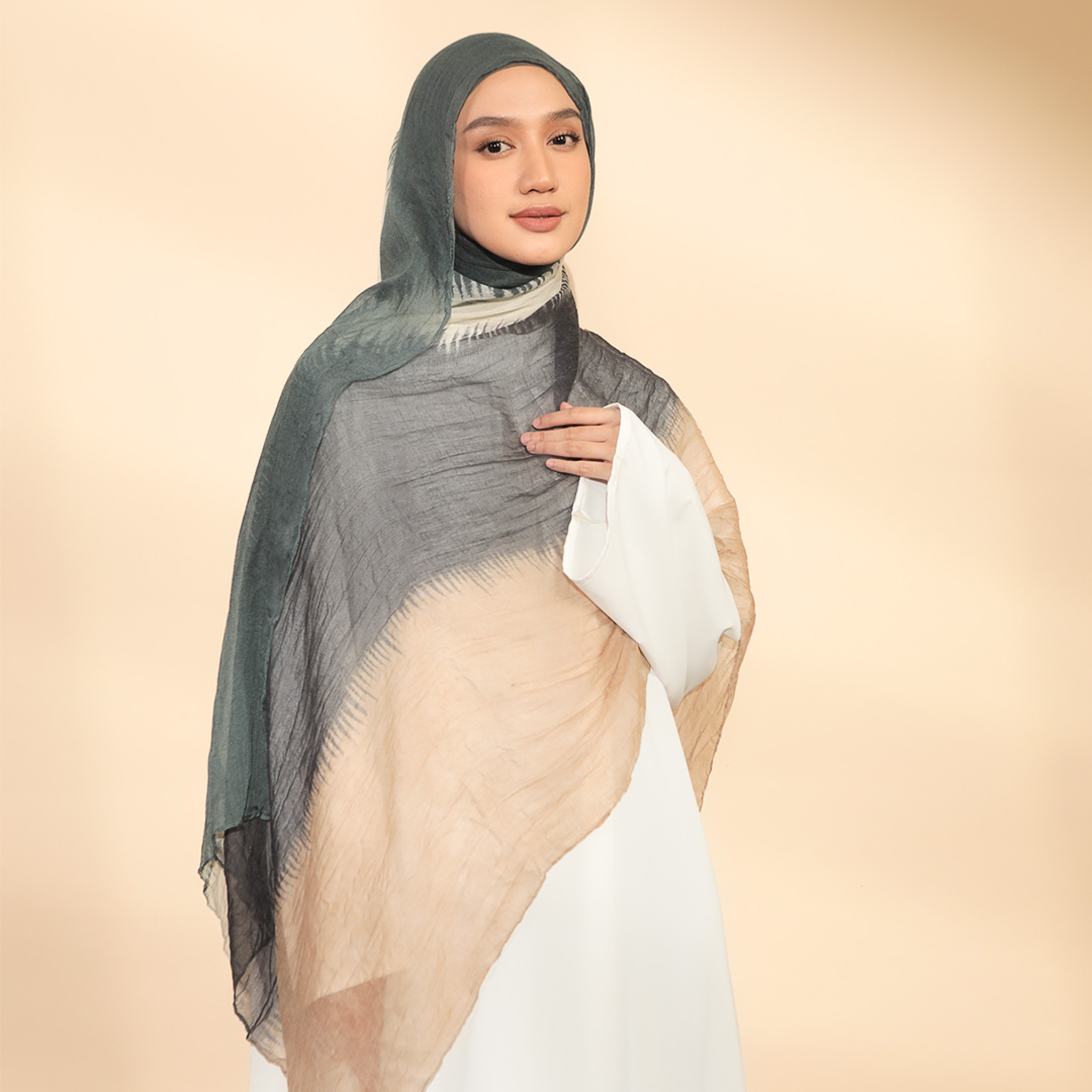 Lozy Hijab Oubre Shawl Viscose Crincle Gradasi Forest
