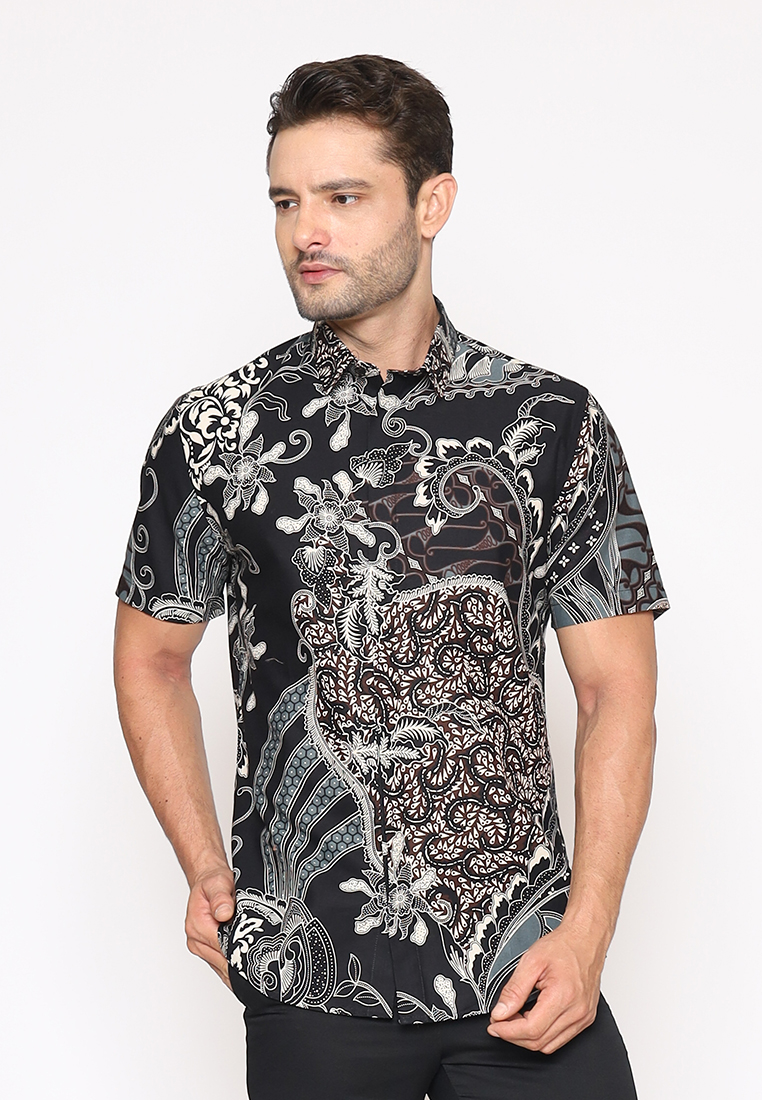 MAGINOT CATUR BLACK Batik Slim Fit Lengan Pendek