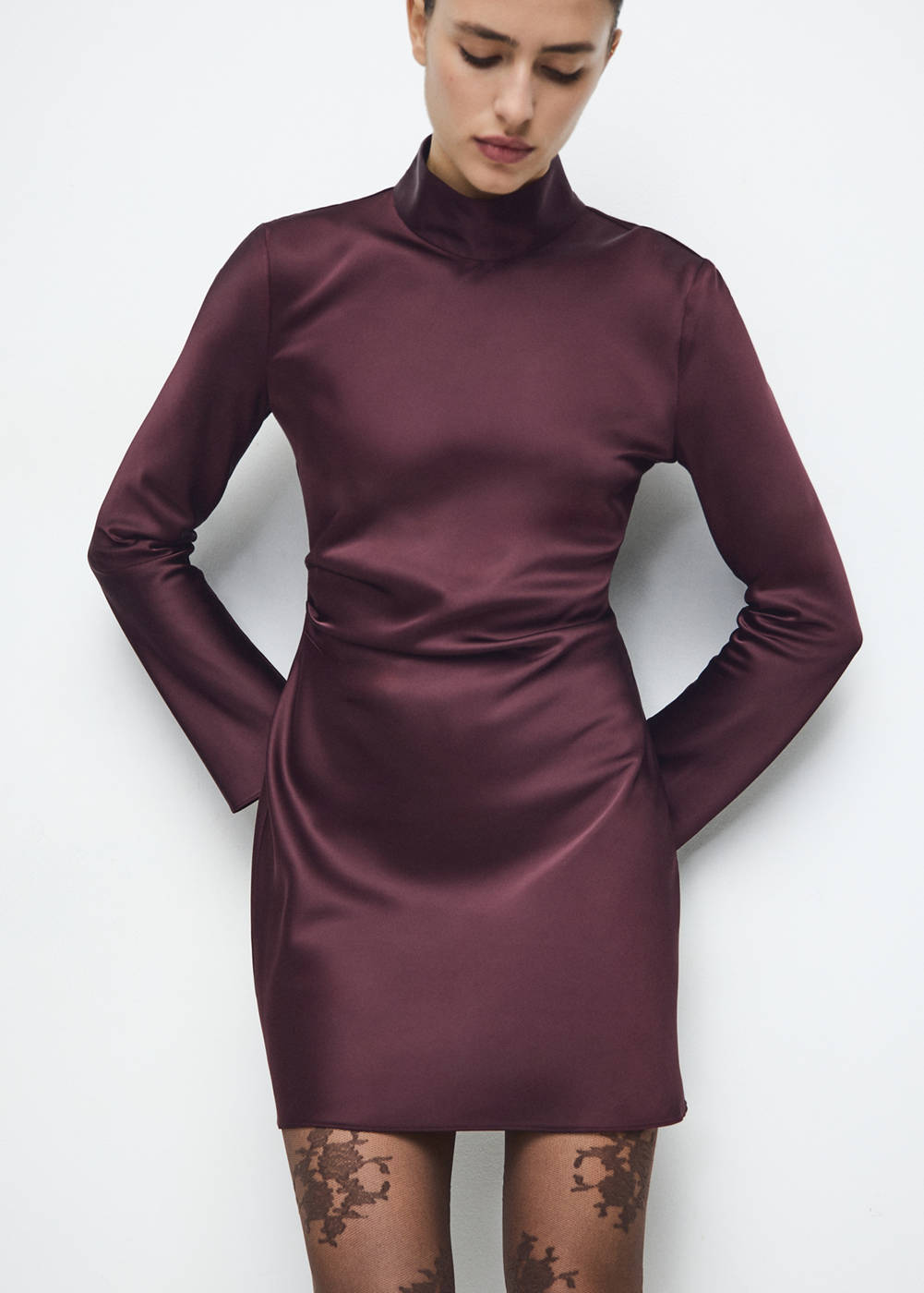 Mango Gaun satin dengan detail kerut