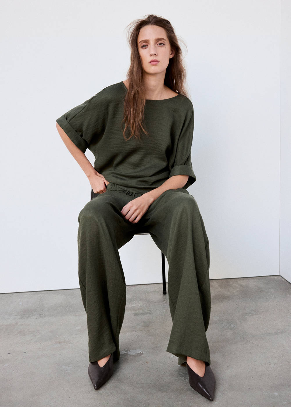 Mango Blus longgar lengan lipat