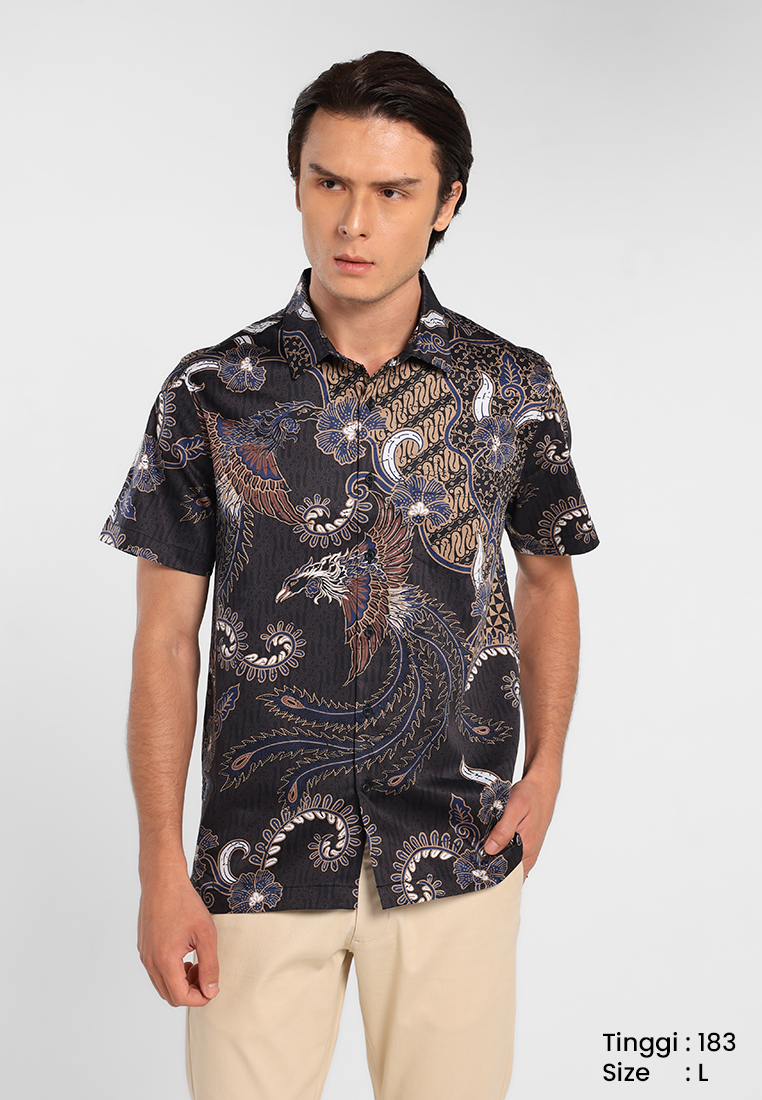 MANZONE - Kemeja Batik Lengan Pendek Pria Rayya Modern Fit - Black Warna Black