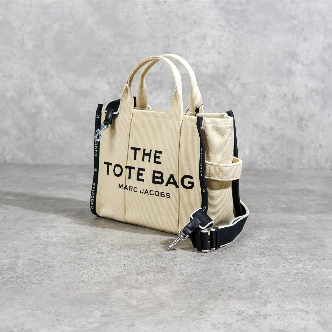 Marc Jacobs Tas MARC JACOBS THE TOTE BAG BLACK BEIGE CANVAS BAG MEDIUM 100% ORIGINAL