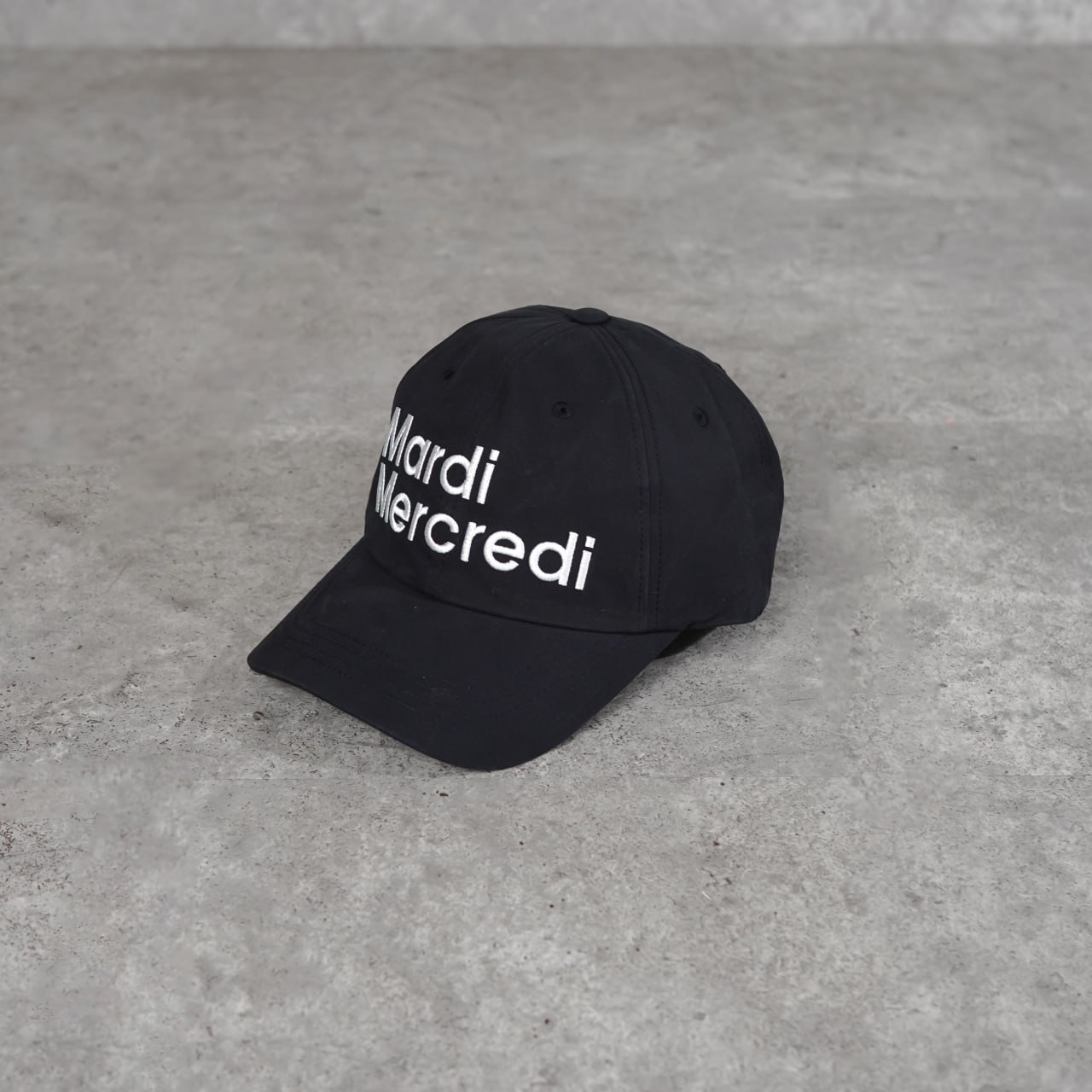 Mardi Mercredi Topi MARDI MERCREDI TEXT EMBROIDERY WHITE BLACK CAP 100% ORIGINAL