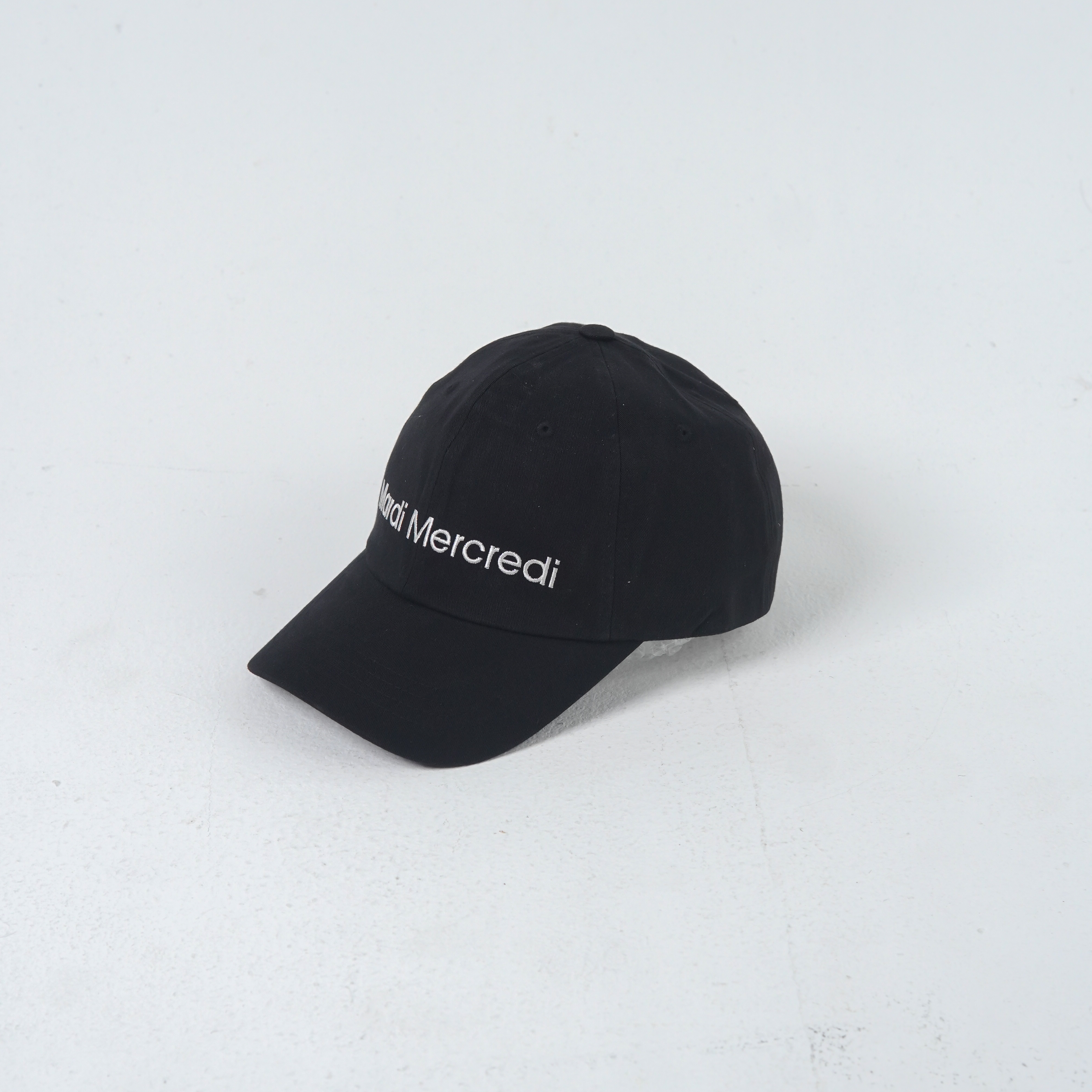 Mardi Mercredi Topi MARDI MERCREDI TEXT LOGO WHITE BLACK CAP 100% ORIGINAL - OS ADJUST