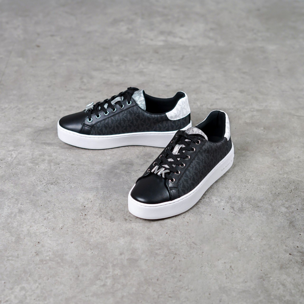 MICHAEL KORS Sepatu MICHAEL KORS MK MONOGRAM BLACK SILVER BUCKLE SNEAKER 100% ORIGINAL