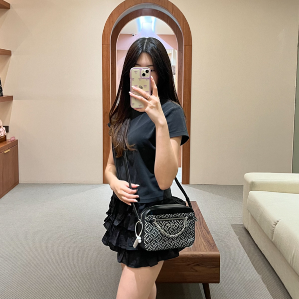 MICHAEL KORS Tas MICHAEL KORS PATTERN SILVER BLACK CHAIN CAMERA BAG WITH LS 100% ORIGINAL